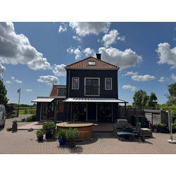 Brustor B128 pergola zonwering met kleine knikarm terraszonwering Snoek Volendam