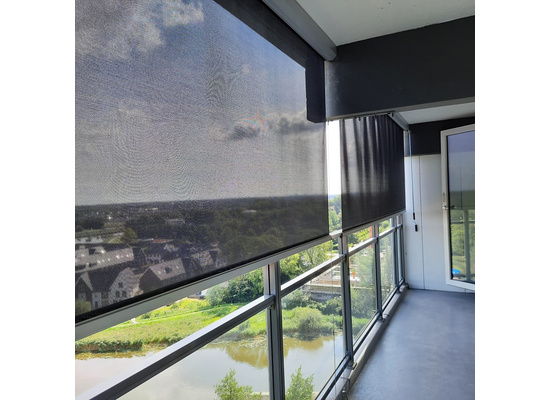 Balkon screens met geleiding