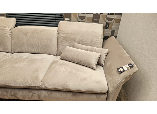 4 zits bank Broadway